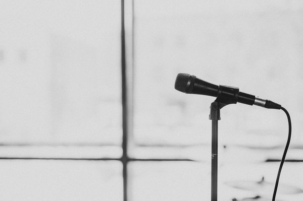 Scopri come la psicologia positiva può potenziare le performance nelle squadre sportive